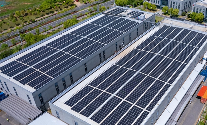 Projet d'installation de panneau photovoltaïque sur le toit de l'usine Forvia